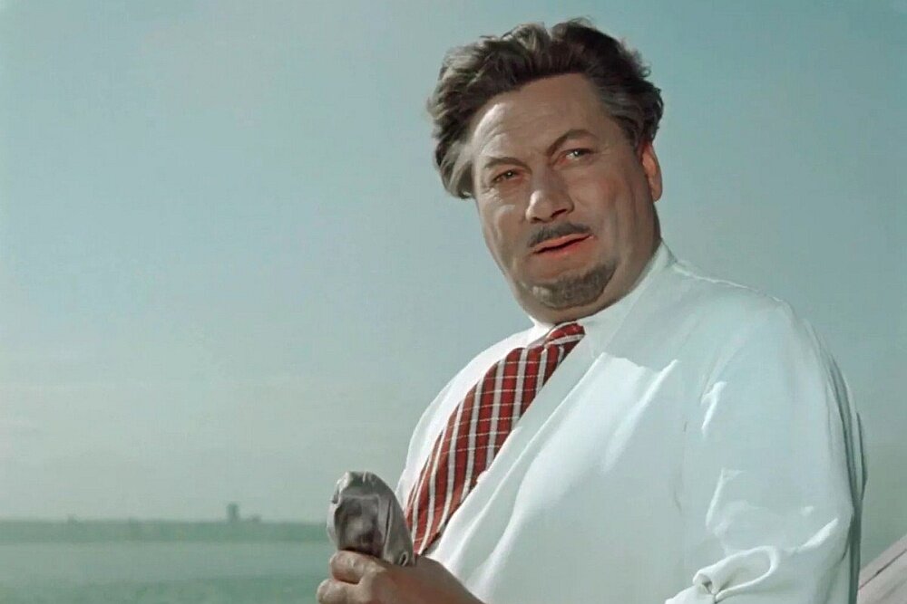    Меркурьев обладал магнетической силой, которой притягивал всех вокруг.