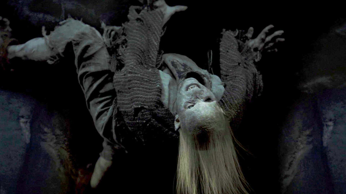 Кадр из фильма Baghead. Режиссер: Альберто Корредор. Оператор: Кале Фино. Производство: Picture Company, The, Tonstudio Hanse Warns, Vertigo Entertainment. Показ в России: Вольга