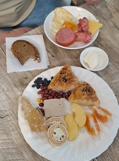 Сытный завтрак туриста