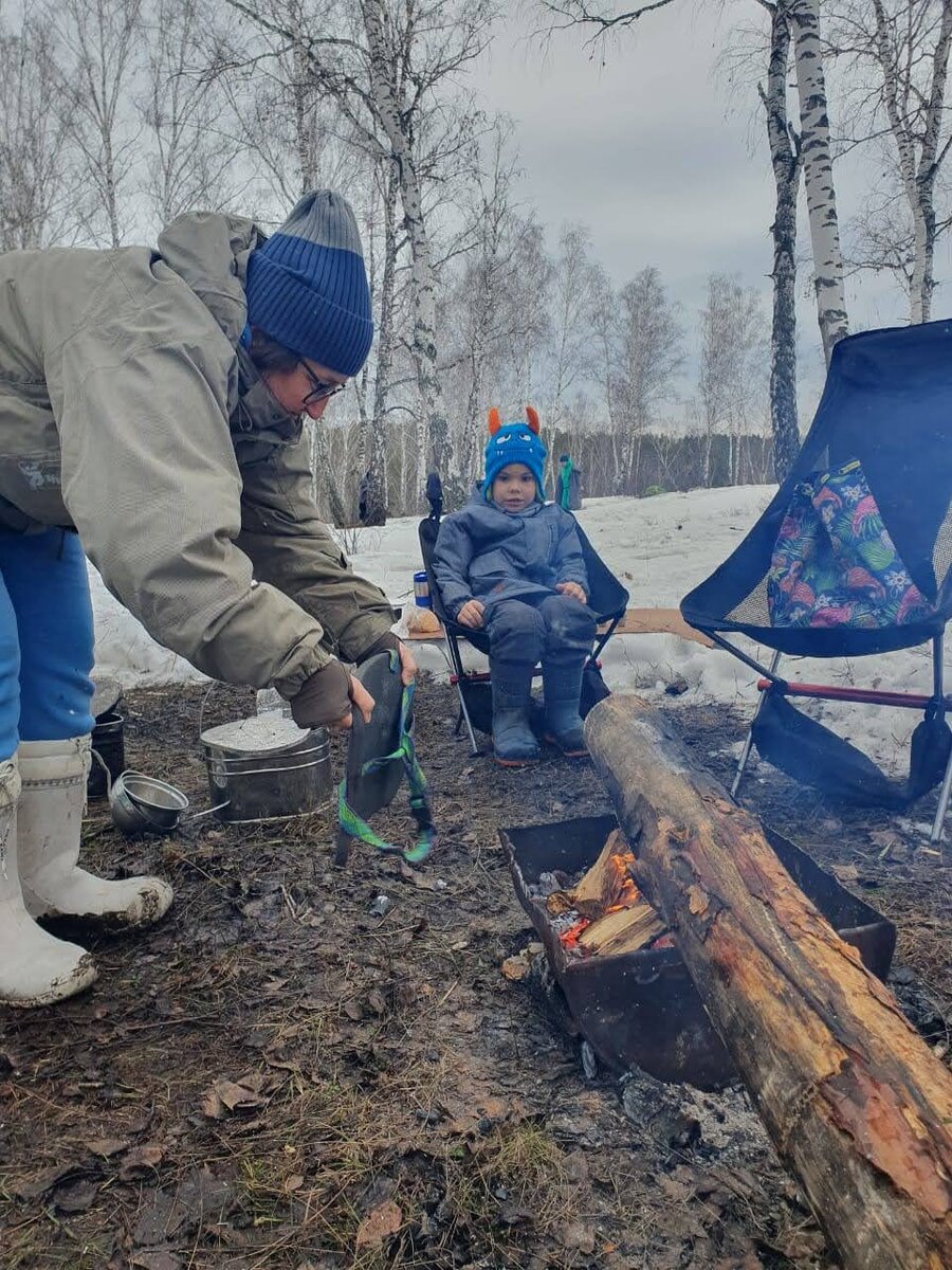 Это мои белые сапоги, высокие.