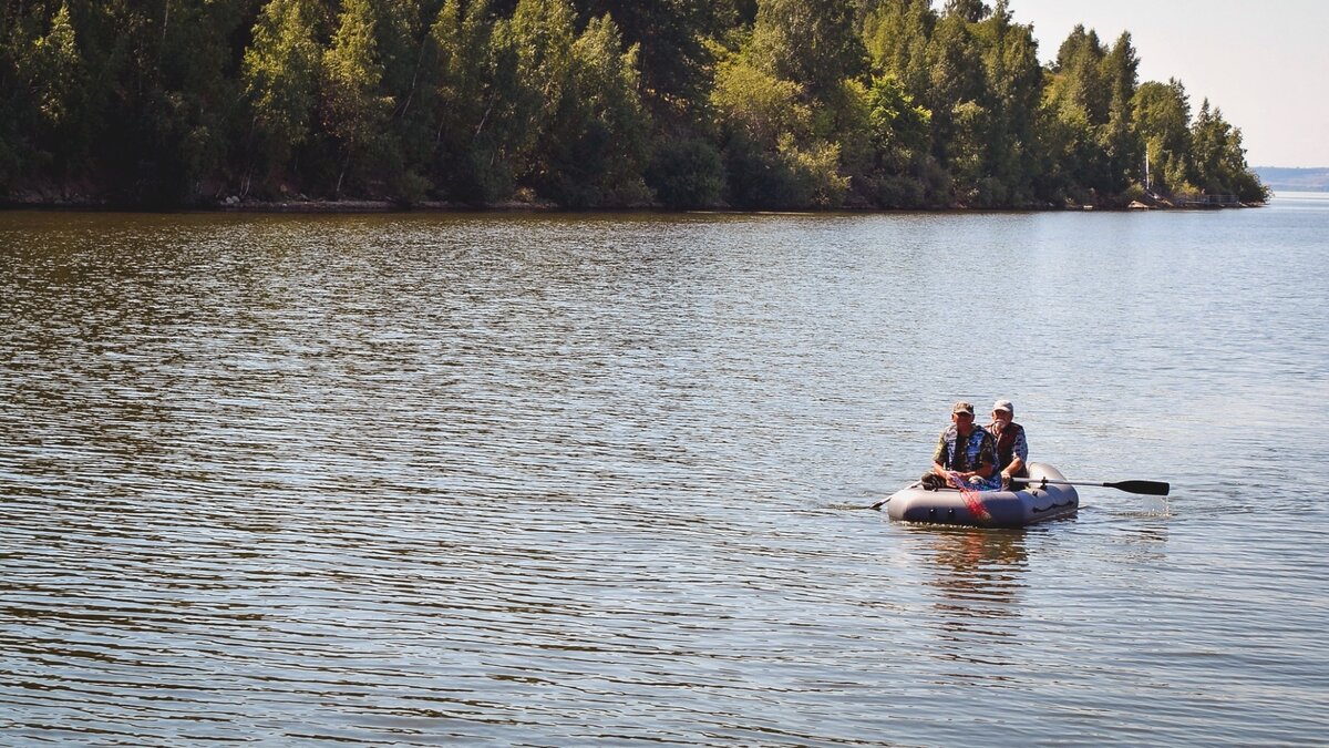     В Надеждинском районе субботнее утро не повод остаться дома и спокойно отдохнуть. Массовый выход любителей удочек в море зафиксирован в посёлке Рыбачий.