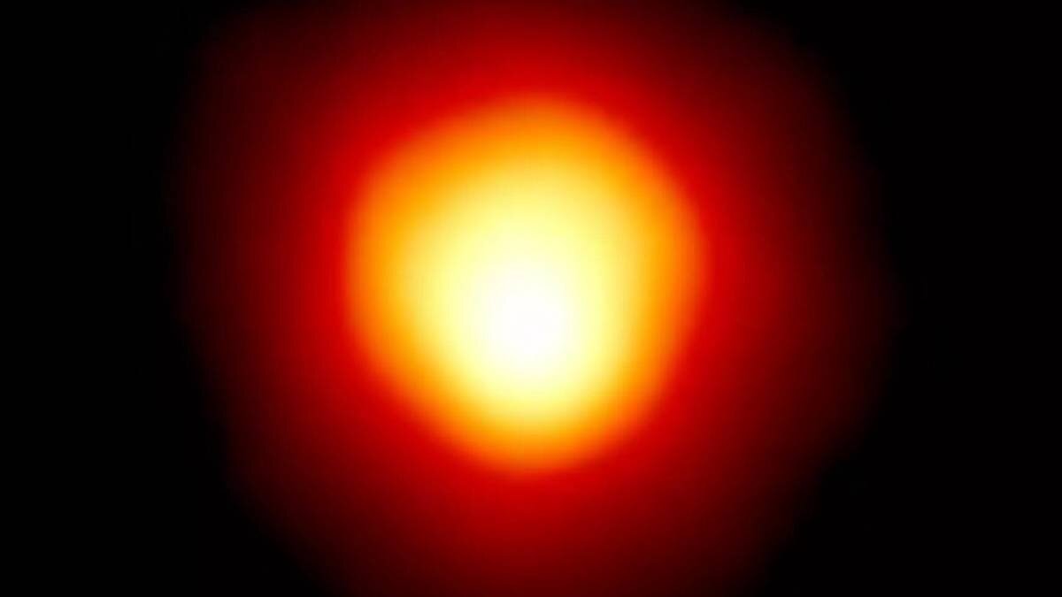    Фото: CC BY 4.0 / Andrea Dupree (Harvard-Smithsonian CfA), Ronald Gilliland (STScI), NASA and ESA / The atmosphere of Betelgeuse