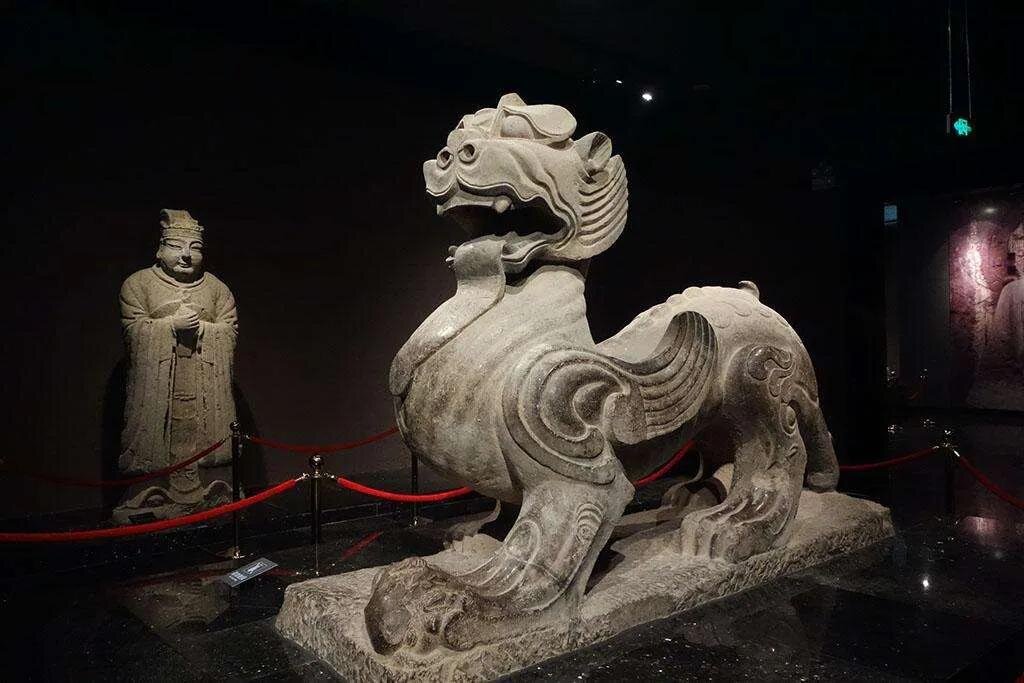 Писю из камня в Лоянском музее провинции Хэнань