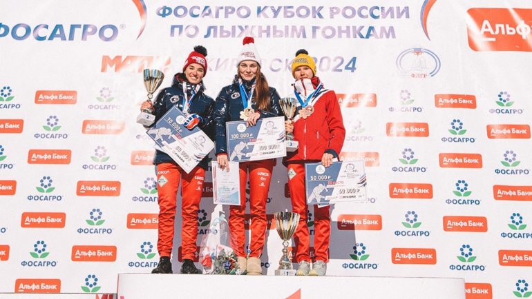    Вероника Степанова, Анастасия Кулешова и Алина Пеклецова (слева направо).ФЛГР