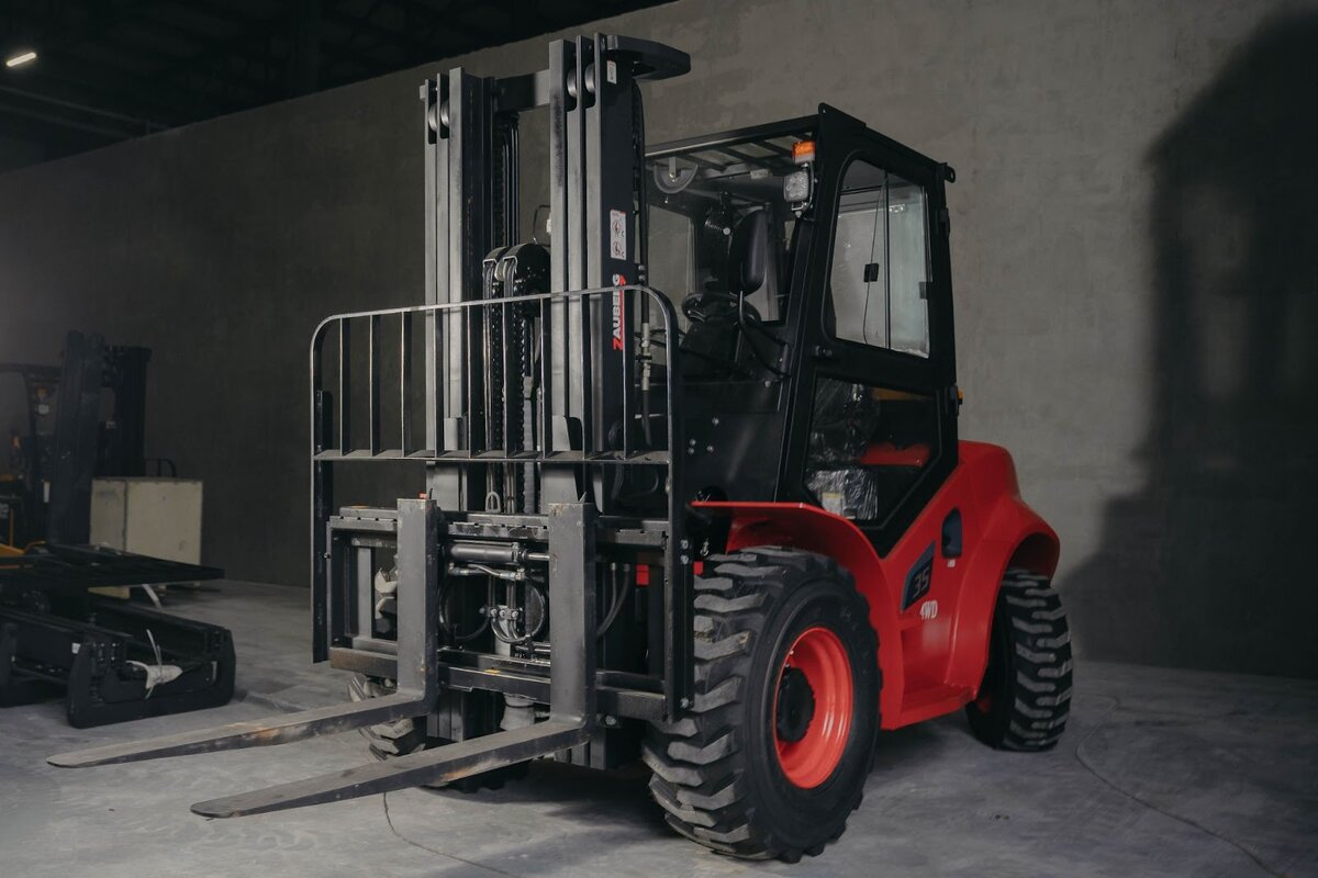 Внедорожный дизельный вилочный погрузчик DNN35 4WD 