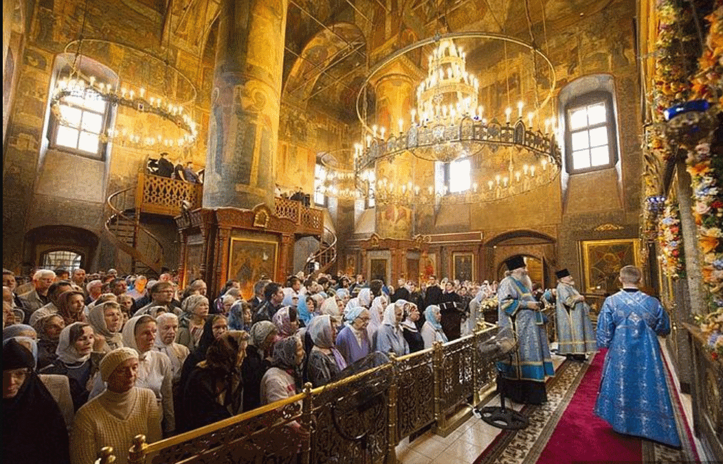 Что такое быть в храме. Таинство святого причастия. Что такое евхаристия в православии. Соборование таинство православие. Помазание в церкви.