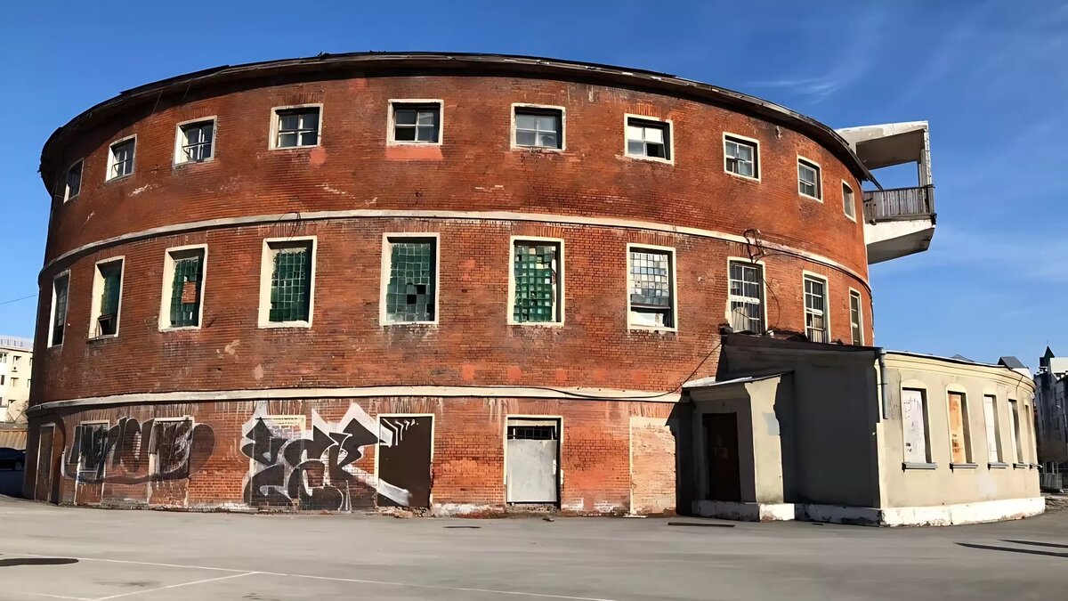     В Тюмени предстоящим летом стартуют работы по реконструкции круглой бани. После завершения ремонта там откроют планетарий.