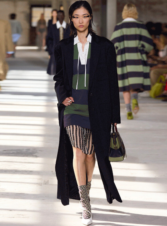 Dries Van Noten (поло в зелено-фиолетовую полоску).