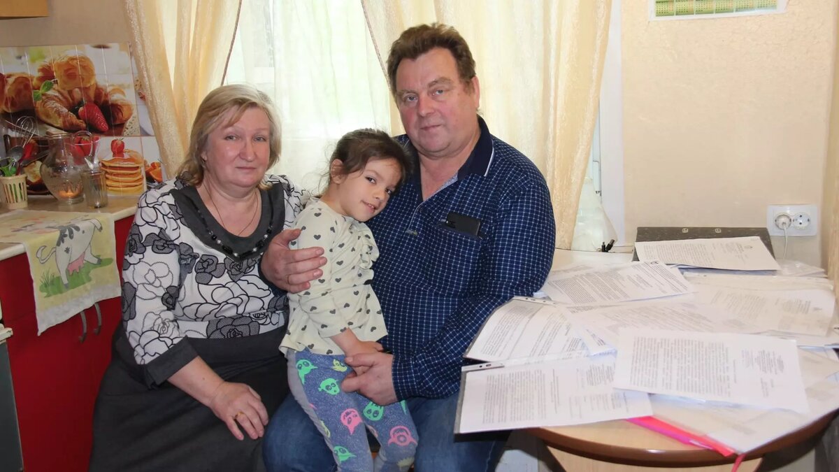     Маленькая девочка из Костромы, страдающая редким генетическим синдромом Шерешевского-Тернера, пять лет скиталась по больницам и бюро медико-социальной экспертизы (МСЭ), чтобы получить от государства необходимые ей лекарства.