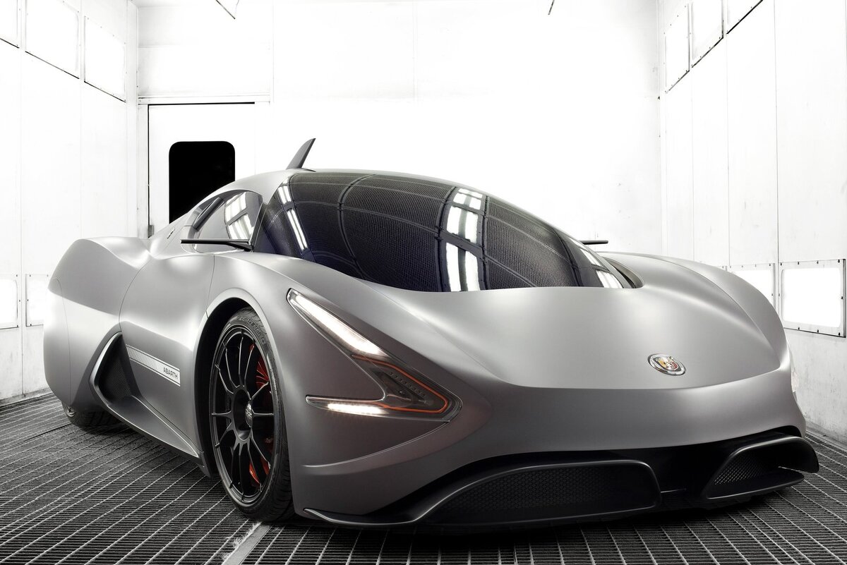    Футуристичный полностью электрический прототип Abarth scorpION студенты Istituto Europeo di Design (IED) в Турине построили аккурат к автосалону в Женеве больше 10 лет назад. Агрессивная внешность четырехметровой двухдверки с торчащим из крыши против хода движения «шипом» подобно жалу скорпиона оправдывает название автомобиля.