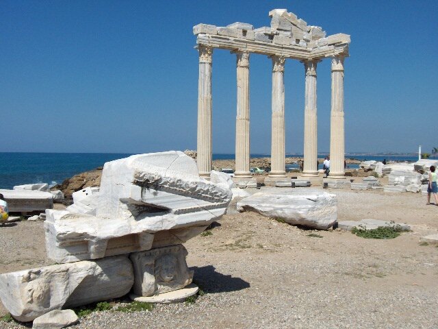 Храм Аполлона, Турция, Сиде. (Авторство фото: Georges Jansoone. Собственная работа, CC BY-SA 3.0, https://commons.wikimedia.org/w/index.php?curid=127739)