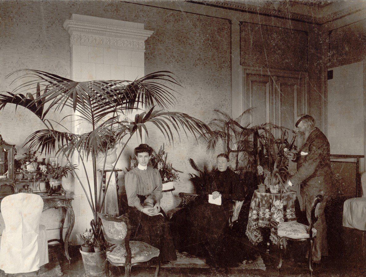 А.Л Бертье-Делагард с сестрой и воспитанницей 