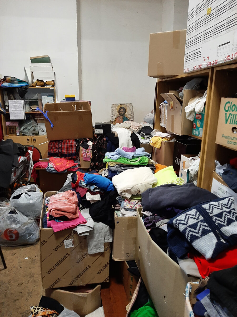 Внутри здания.