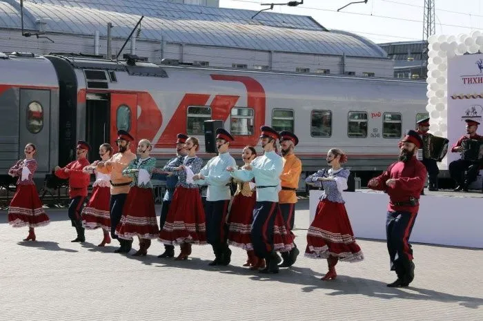 У фирменного поезда «Тихий Дон». Фото: соцсети компании «Рейна-тур НТВ»