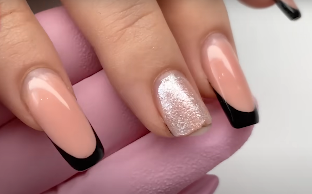 Из-за неправильной архитектуры ногти болезненно ломаются