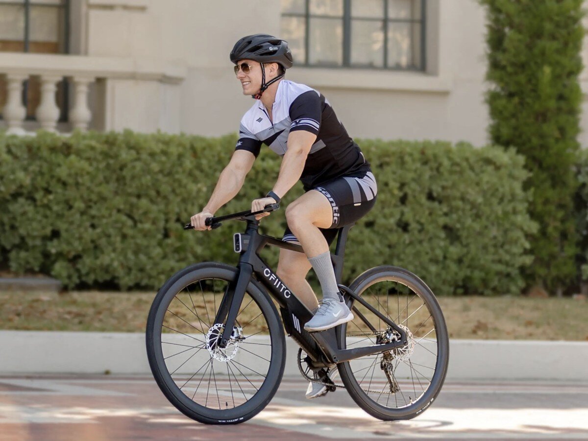    Электровелосипед Urban Racer выполнен целиком из карбона