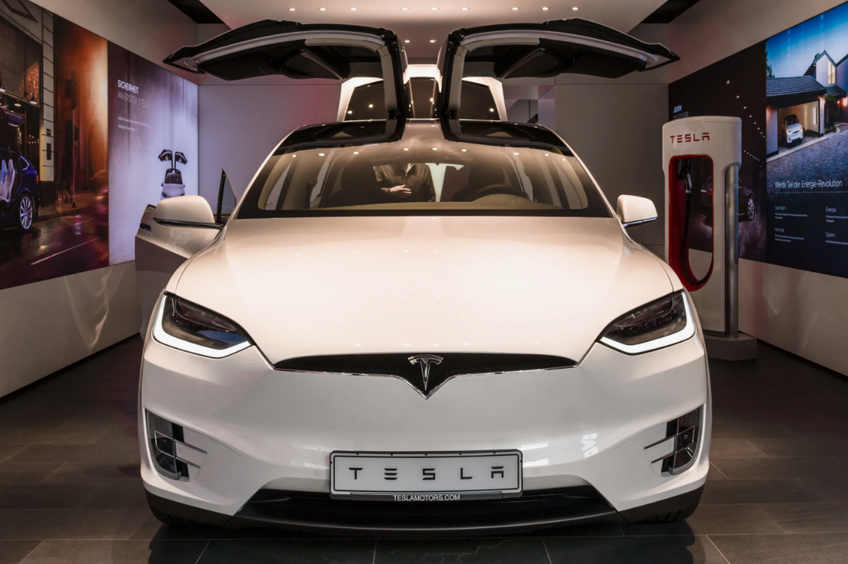 Электромобиль Tesla. Иссточник: Яндекс.Картинки