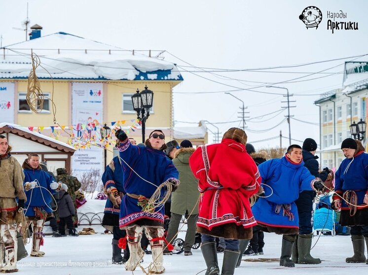     Метание тынзяна на хорей. Фото: администрация Ямальского района