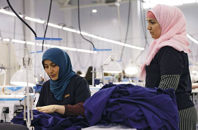    ЕГОР АЛЕЕВ/ТАСС: Швейная индустрия находится в активном росте и поэтому привлекает в том числе и иностранную рабочую силу