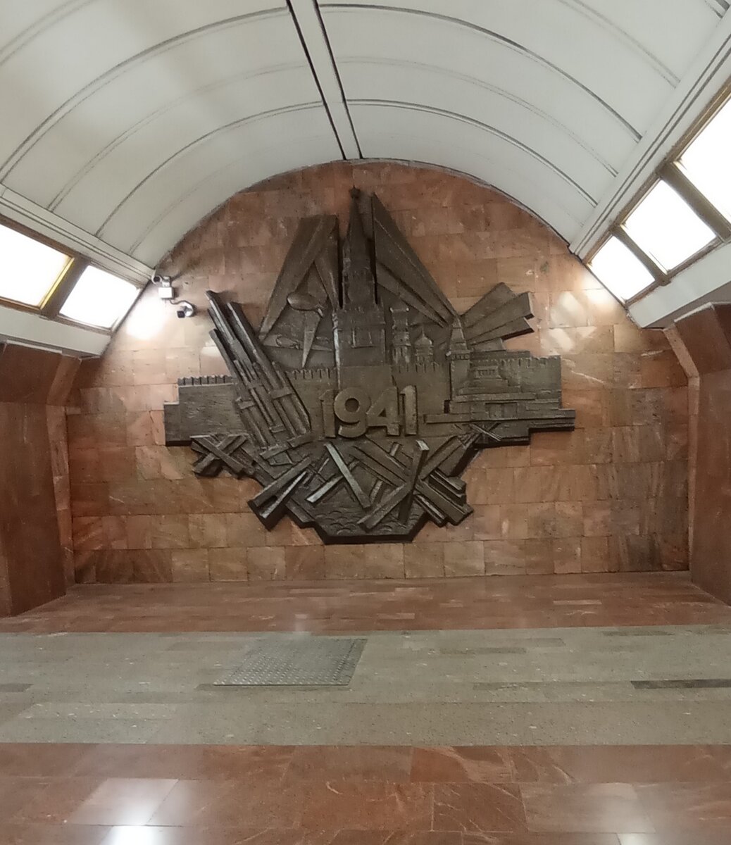 Станция метро Дмитровская Серпухово - Тимирязевской линии метрополитена. Фото автора.