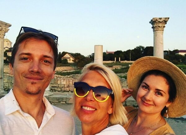 Алена Свиридова с сыном Василием и невесткой Марией Фото: соцсети