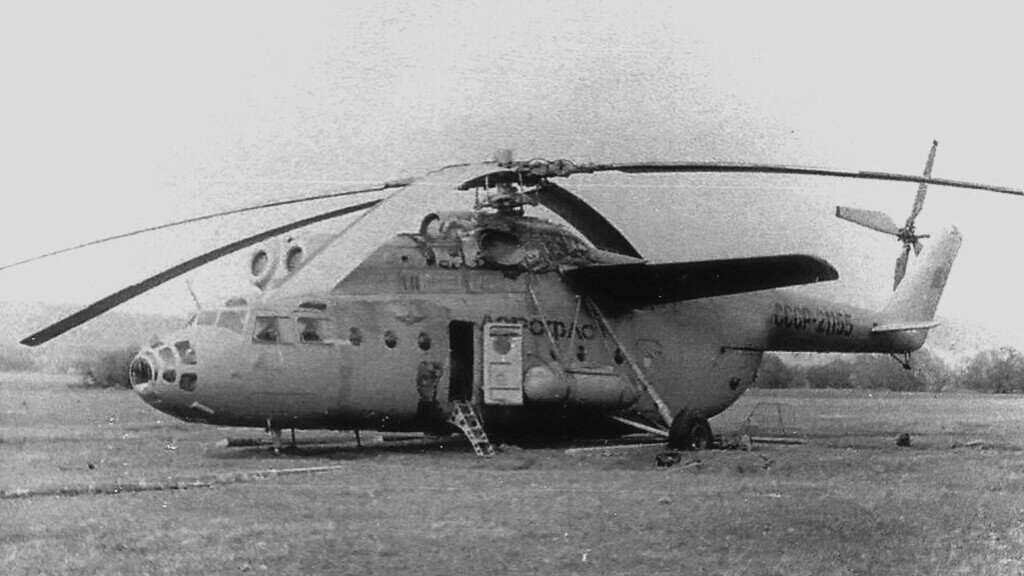 Ми-6А СССР-21155 Иркутская область, Киренск, река Осиновка, июнь 1982 года. Фотография © Архив Михаила Кохтенко