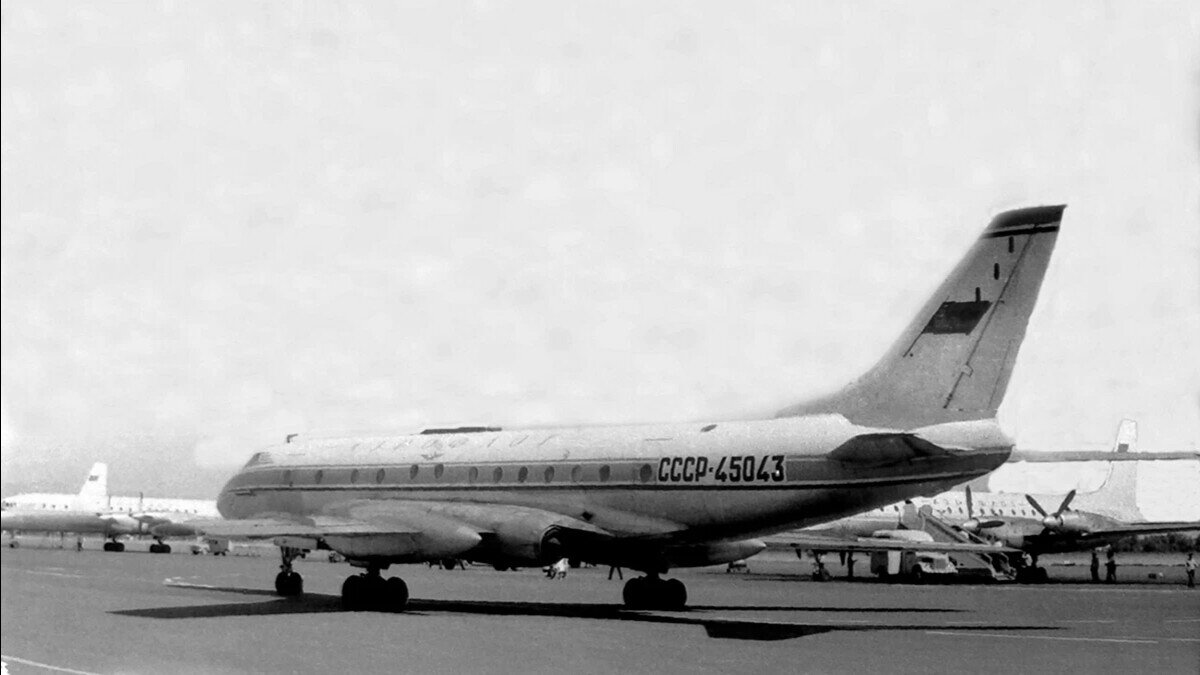 Ту-124В СССР-45043 Армянская ССР, Ереван, Звартноц, июль 1972 года. Фотография © Никита Азарян