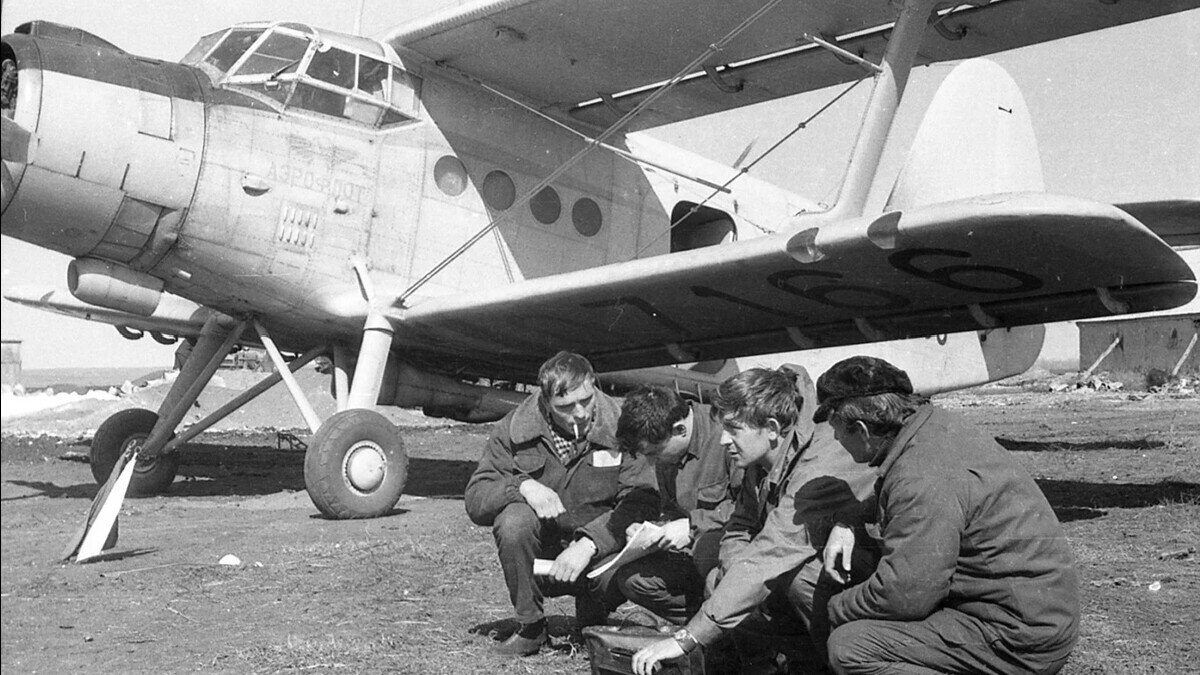Ан-2 СССР-07166 Оренбургская область, Вольск, 1975 год. Фотография © Николай Боровский