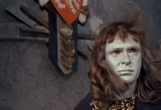 Герцог де Маликорн, в отличие от многих советских сказочных злодеев, не безобразен и не карикатурен. Источник: kino-teatr.ru