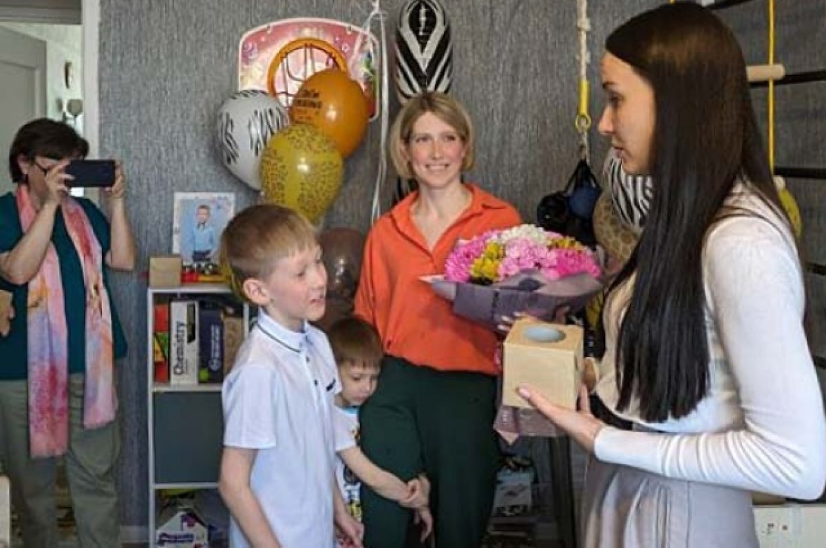    Семья участника СВО получила подарки от тульского губернатора