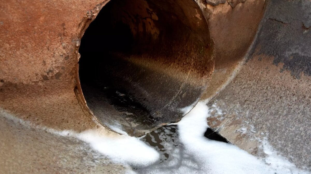     Три дня подряд воду отравлял марганец.