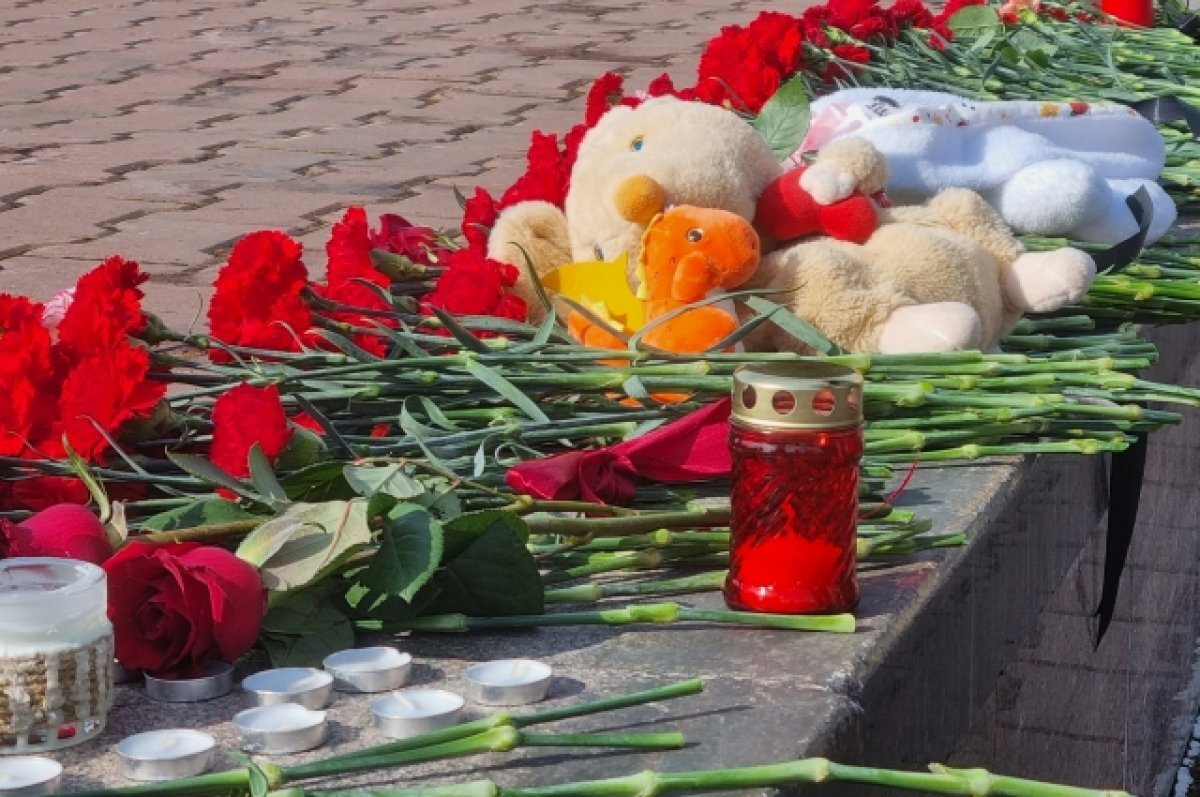    Жительницу Петербурга с гвоздиками задержали за дискредитацию ВС РФ