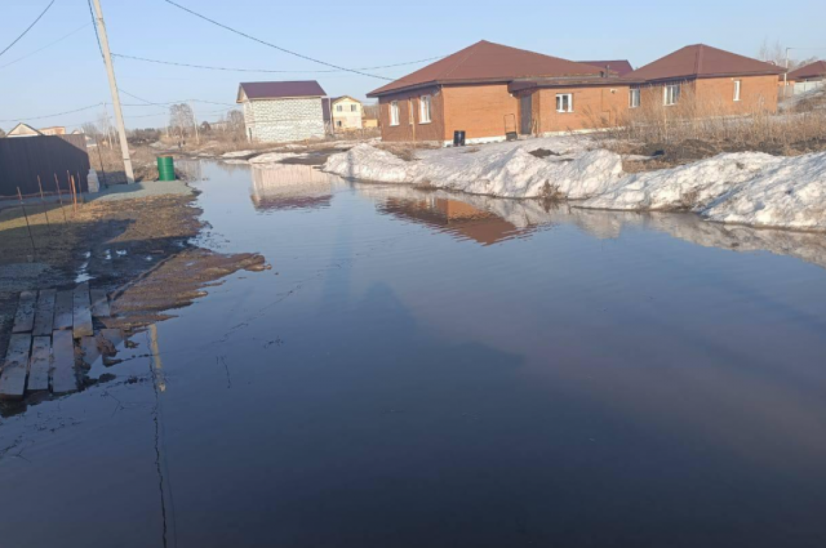    Под Новосибирском талые воды затопили поселок Садовый