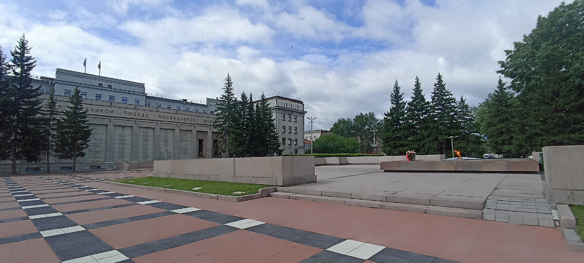 Вечный огонь у здания администрации Иркутска