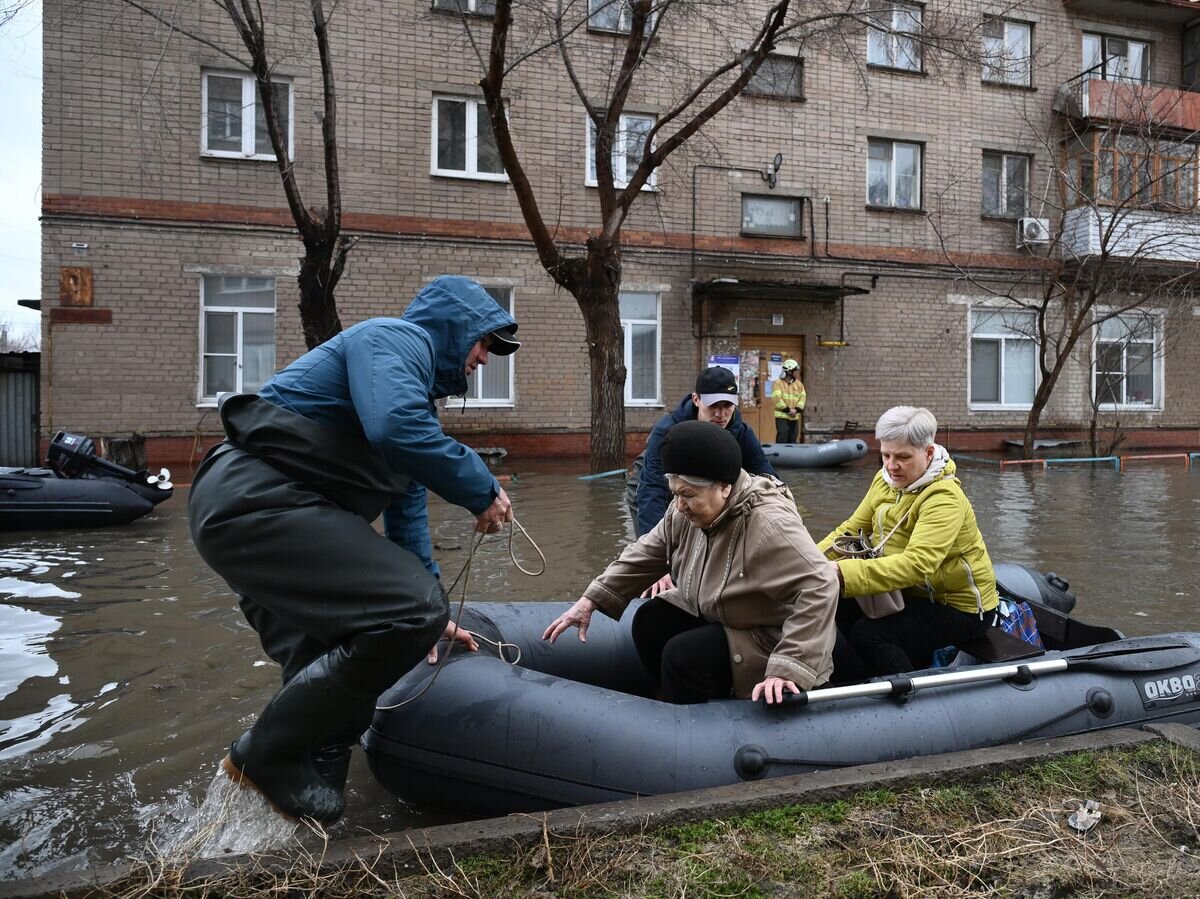 Спасатели МЧС спасли пенсионерку с котами из затопленного дома в Орске |  Радио Sputnik | Дзен