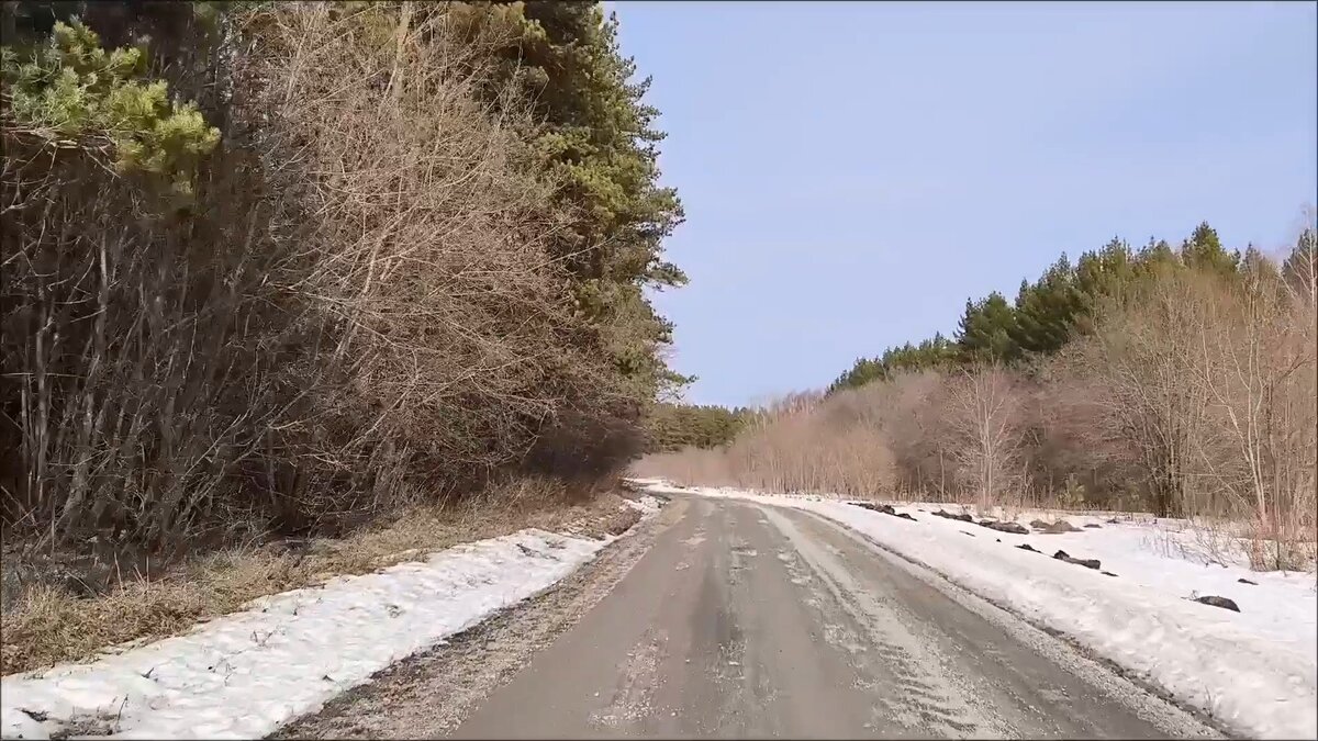 Кадр из видео. На открытом месте