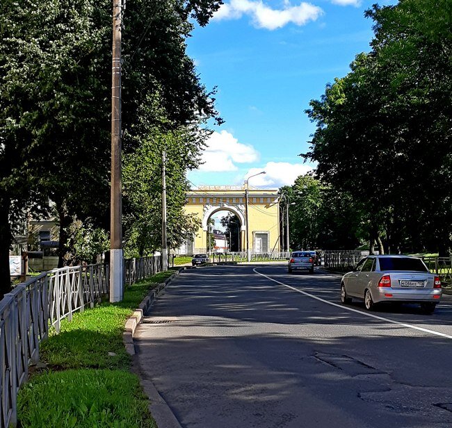 Вид на ворота из города /фото из личного архива/