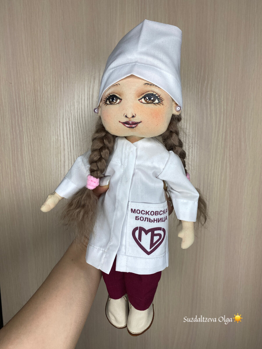 Кукла интерьерная, игровая текстильная.
Прекрасный подарок ребёнку, мечтающему стать медиком, подарок любимому доктору, медсестре, подарок студенту - медику.
