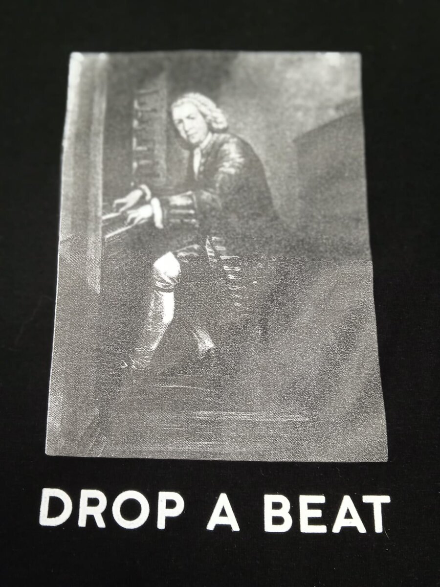 Фото футболки с Моцартом