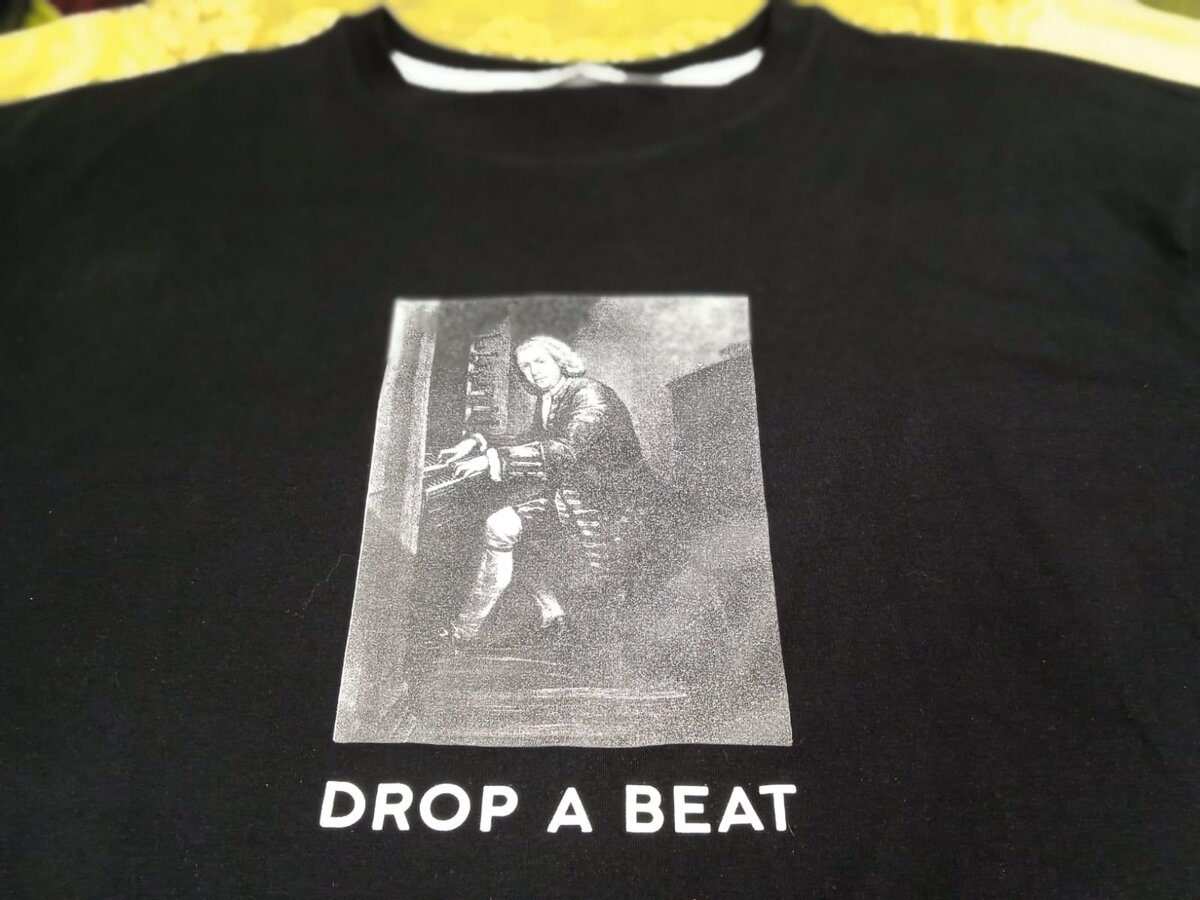 Фото футболки с Моцартом 