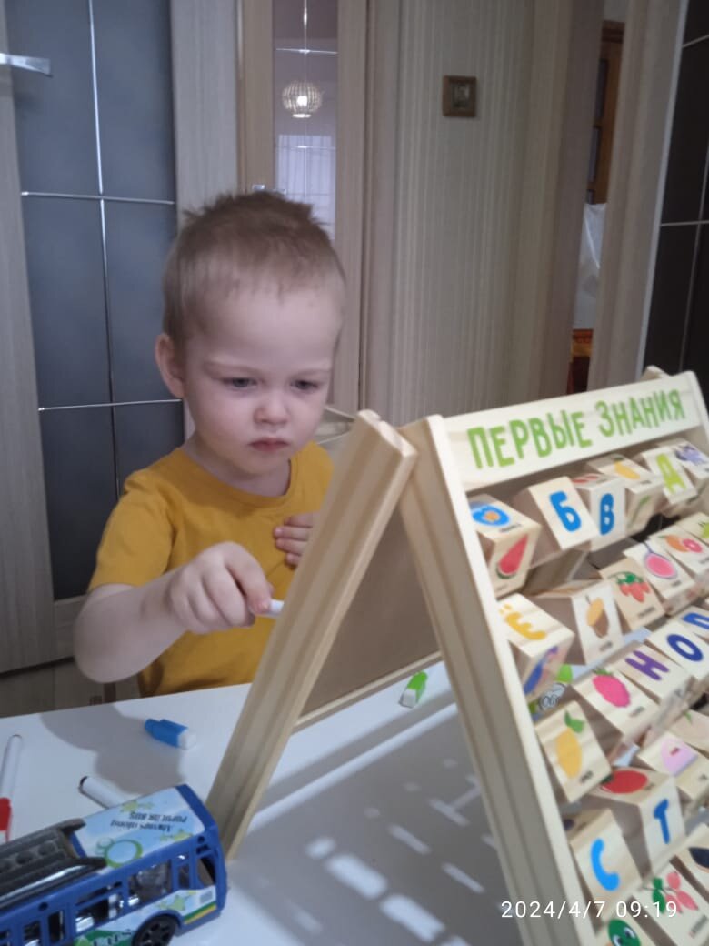 Рисует Пашенька