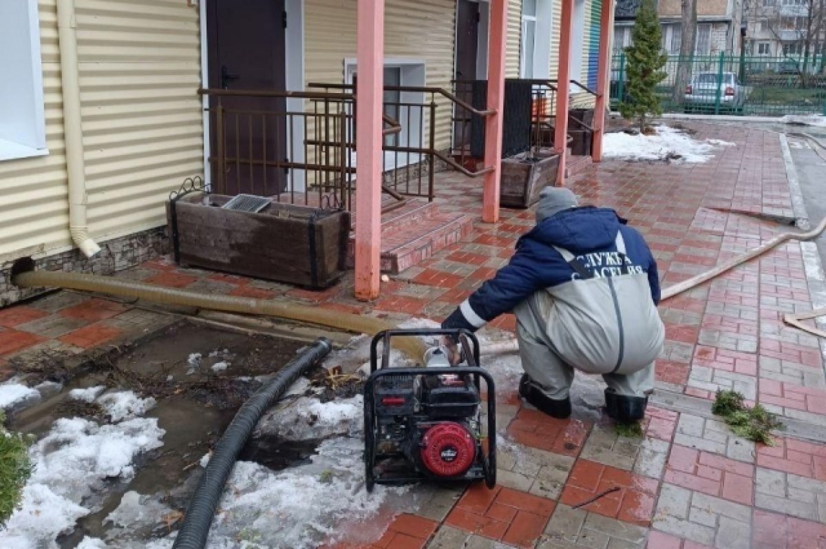    В Ульяновске из подвалов детсада и школы откачали 900 кубометров воды