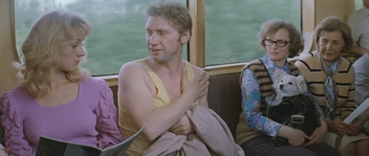 Одним из лидеров советского кинопроката в 1977 году стал фильм "Сто грамм" для храбрости", высмеивающий пристрастие некоторых граждан к алкоголю.-3