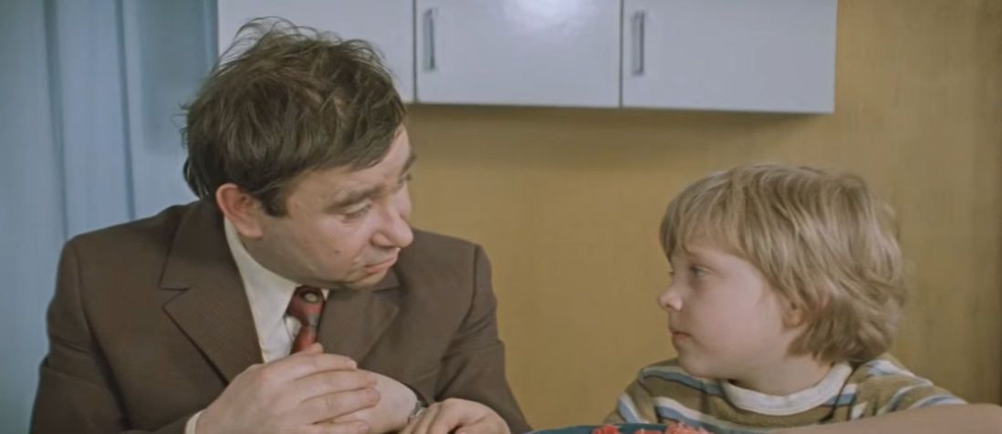 Одним из лидеров советского кинопроката в 1977 году стал фильм "Сто грамм" для храбрости", высмеивающий пристрастие некоторых граждан к алкоголю.-6