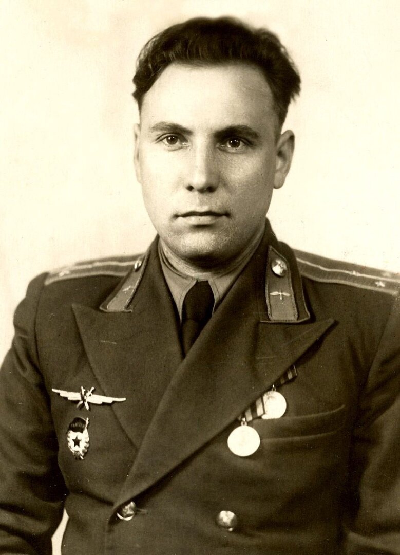 Старший лейтенант Геннадий Мельков. 1950г.