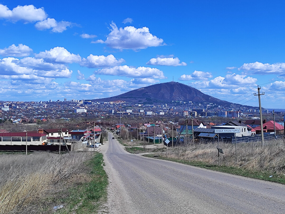 Вид на Пятигорск со смотровой площадки (апрель 2024 года)