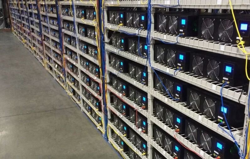 Станция (ферма) для майнинга (иллюстрация из открытых источников)