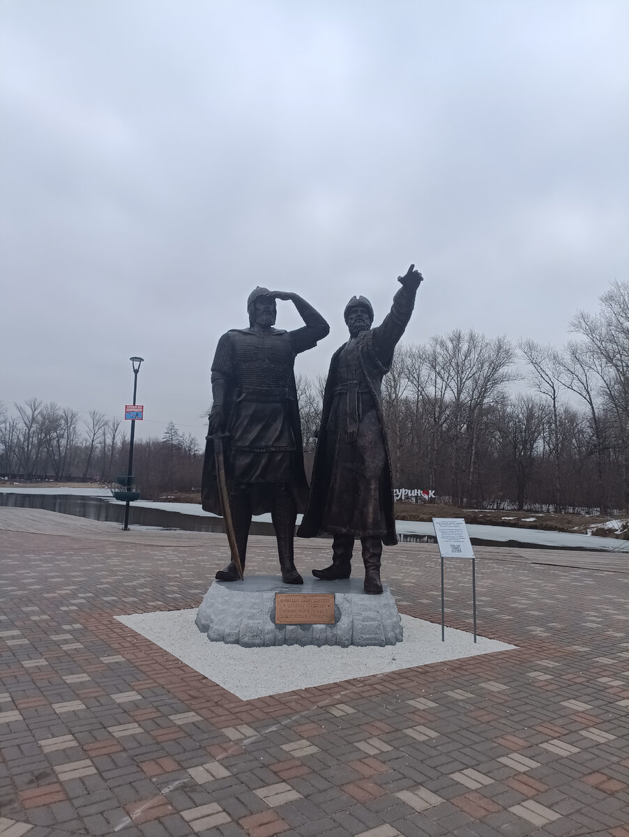 Памятник основателям города-крепости Козлов( ныне Мичуринск) , фото автора апрель 2024 год.
