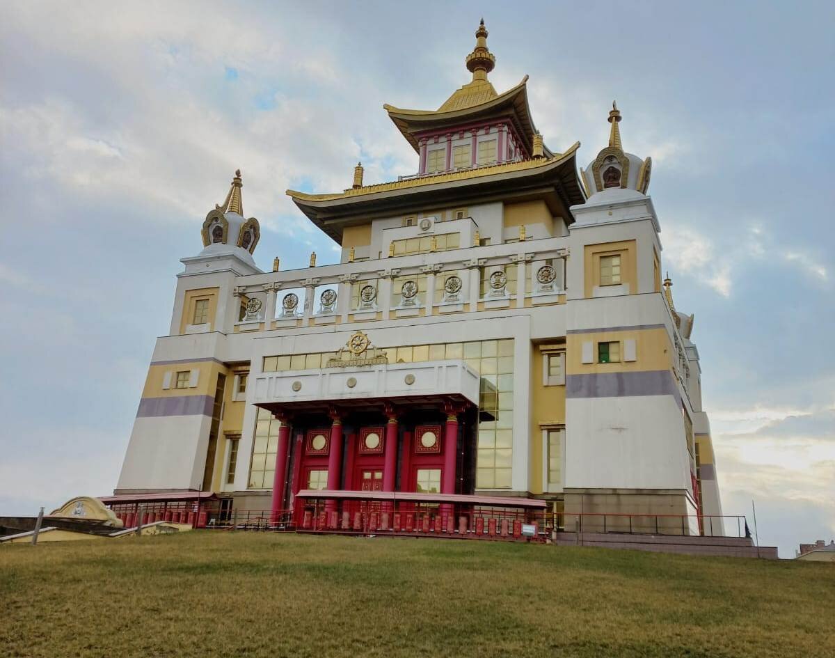 Самый крупный в Европе буддийский храм. Фото автора блога, как и все в этой статье.