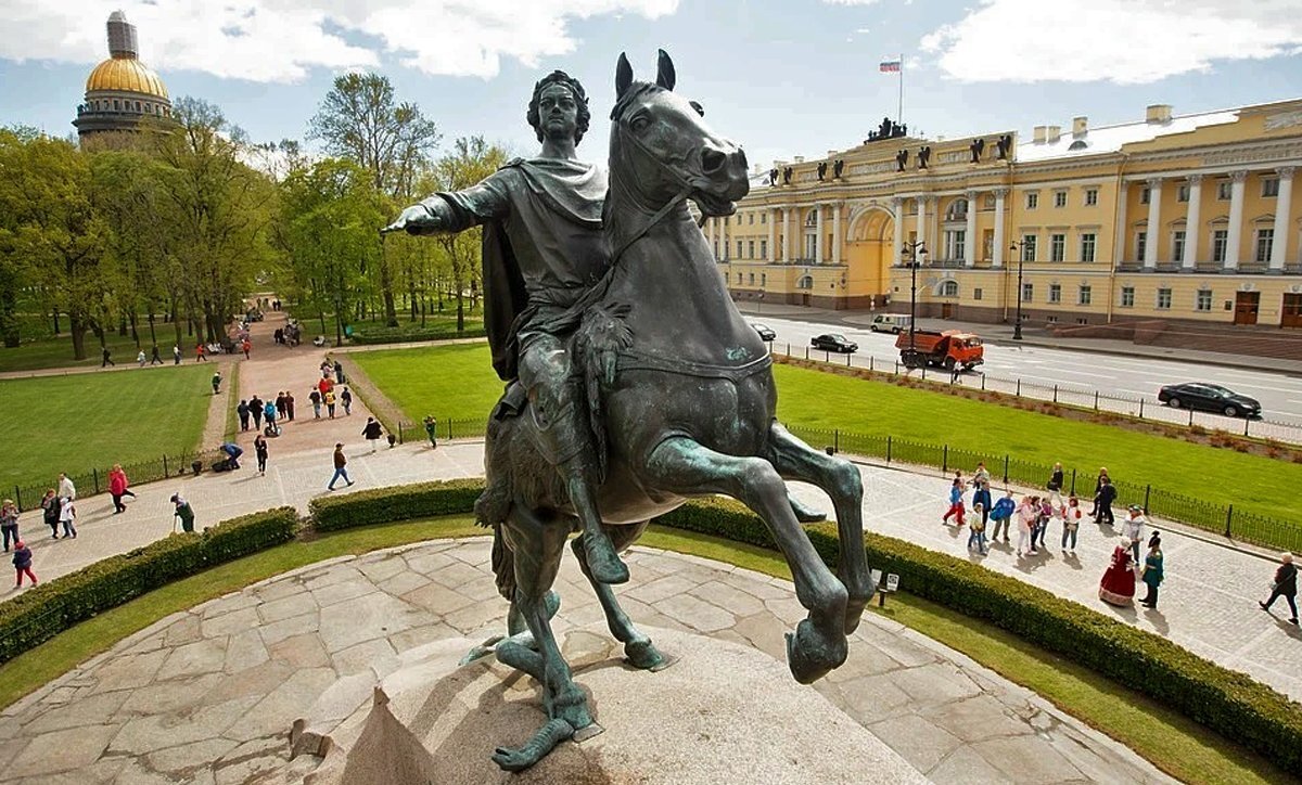 Новые памятники петербурга. Медный всадник памятник в Санкт-Петербурге. Медный всадник памятник Петру 1. Памятник Петру 1 в Питере.